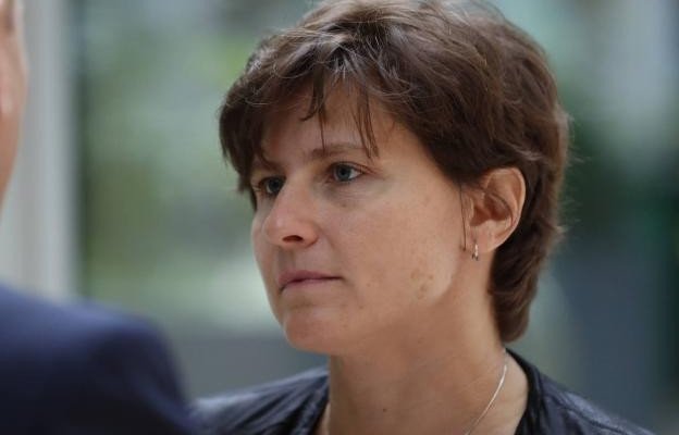 وزيرة الرياضة الفرنسية تثير رهاب المثلية في الملاعب