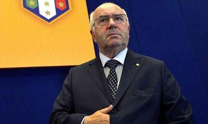 رئيس الاتحاد الايطالي يتجه للإستقالة من منصبه 