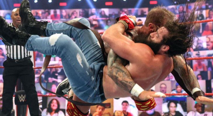 WWE: ماكنتاير يفوز على ريدل وستايلز ويتأهل الى مباراة "Money in the Bank"