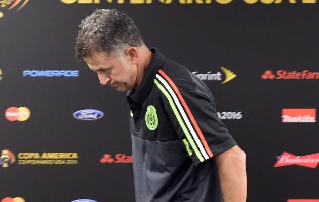 هل يجب على مدرب المكسيك الرحيل ام البقاء؟