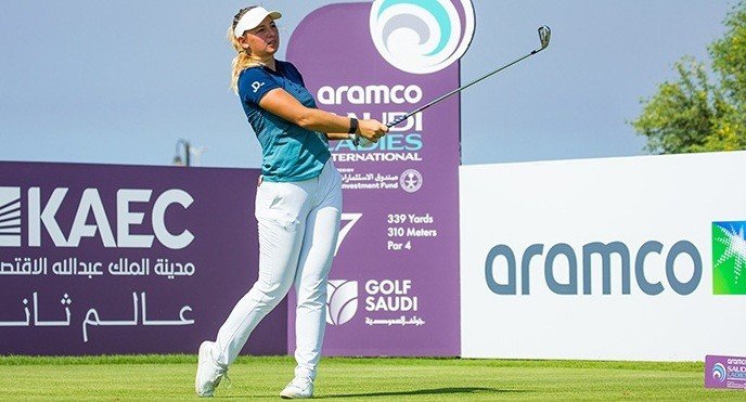 الدنماركية بيديرسن تتصدر في ثاني أيام البطولة السعودية لسيدات الغولف