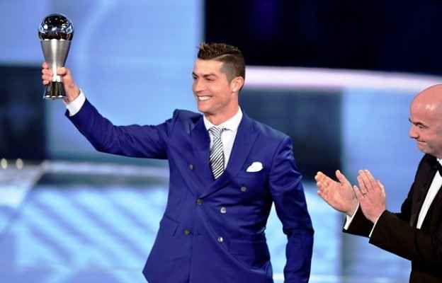 رونالدو يحصد جائزة افضل لاعب بالعالم في ليلة جوائز الفيفا بغياب البرشا