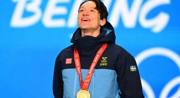 أولمبياد بكين: بطل التزحلق السريع فان در بول يتخلى عن ذهبيته لمعارض صيني