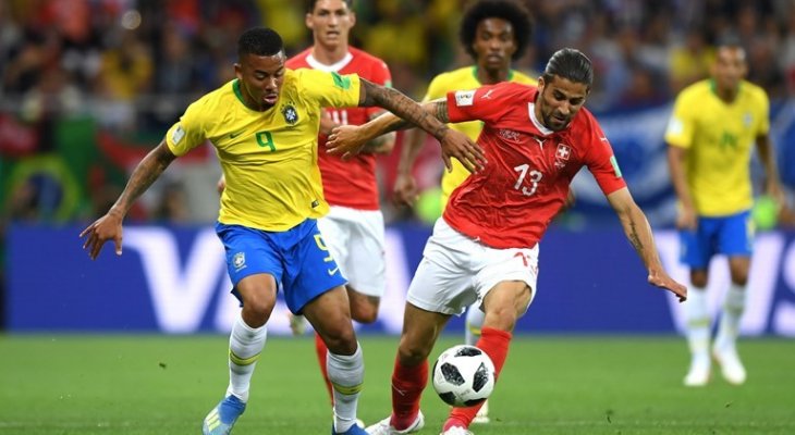 انطلاق الشوط الثاني من مباراة البرازيل وسويسرا في المجموعة الخامسة  