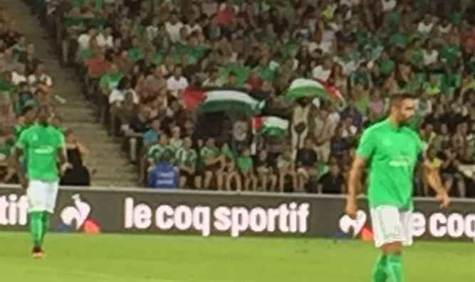 اعلام فلسطين في مباراة سانت ايتيان وبيتار جيروزاليم