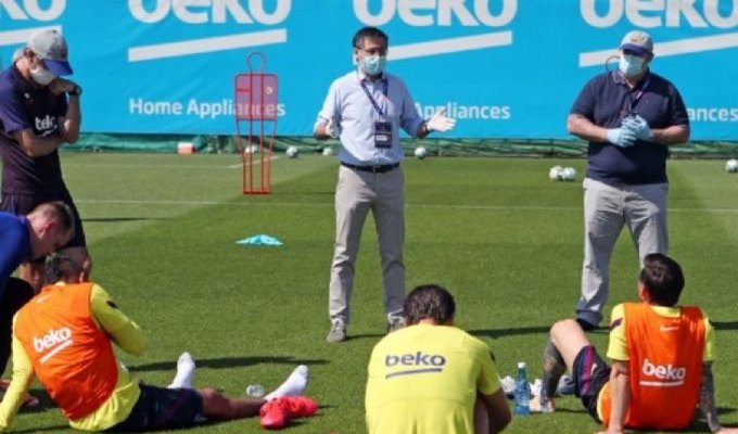 بارتوميو يزور تدريبات برشلونة 