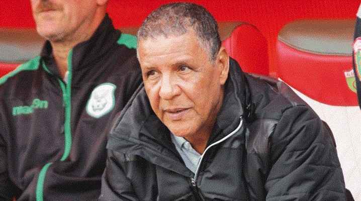 الدفاع الجديدي المغربي يعلن انفصاله عن مدربه الجزائري 