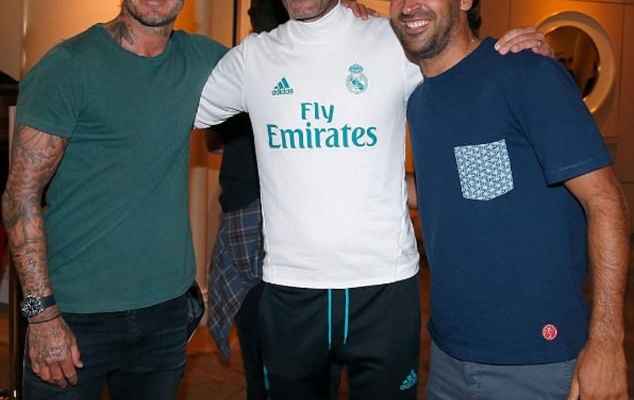 زيارة خاطفة من راوول وبيكهام الى لاعبي ريال مدريد