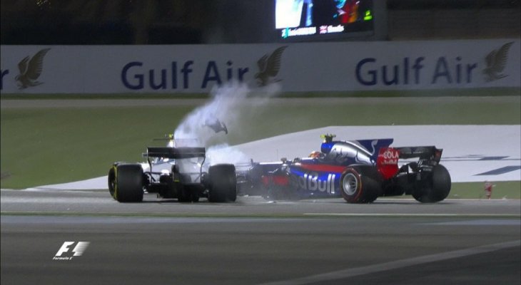 حادث عنيف يضع ساينز وسترول خارج سباق البحرين