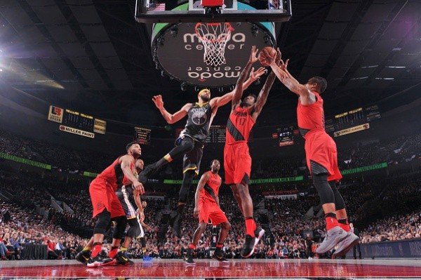 NBA:  غولدن ستايت يهدي الصدارة الى هيوستن روكتس بعد سقوطه امام بورتلاند