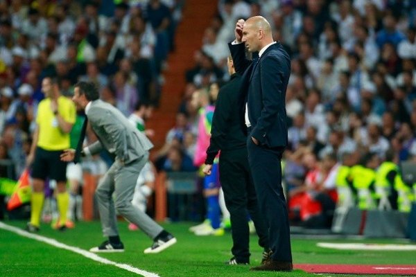 هل يقيل ريال مدريد المدرب زيدان من منصبه ؟