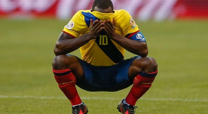 الحكم يطرد لاعبان في اقل من دقيقة في مباراة اميركا والاكوادور