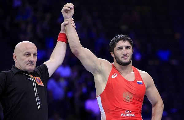 الروسي سادولاييف يتوج بطلا للعالم في المصارعة الرومانية