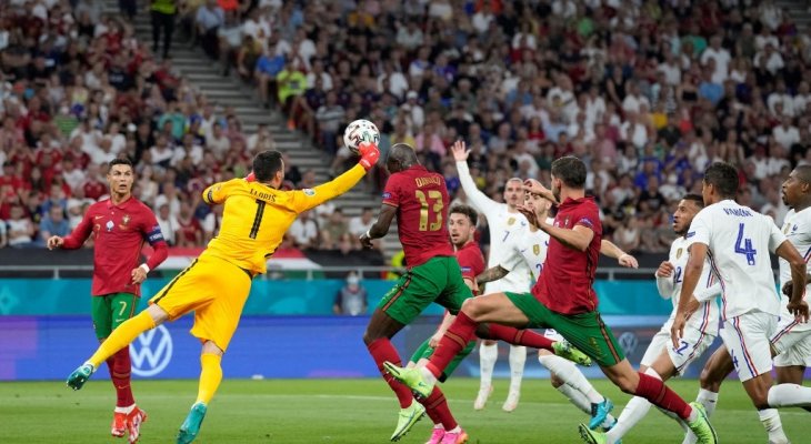 اين اخطأ حكم مباراة فرنسا والبرتغال؟ 