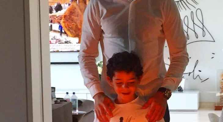 رونالدو يحتفل بعيد ميلاده مع ابنه