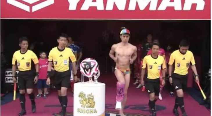 الكشف عن سر الرجل من دون ثياب في الدوري الياباني لكرة القدم