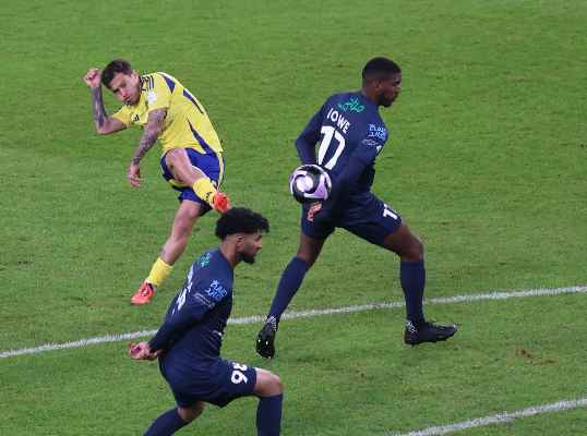 النصر يتفوق على الاخدود بثلاثية وتعادل للرياض امام الخليج في دوري روشن السعودي