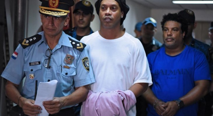 رونالدينيو يواجه السجن لمدة تصل الى ستة اشهر في الباراغواي