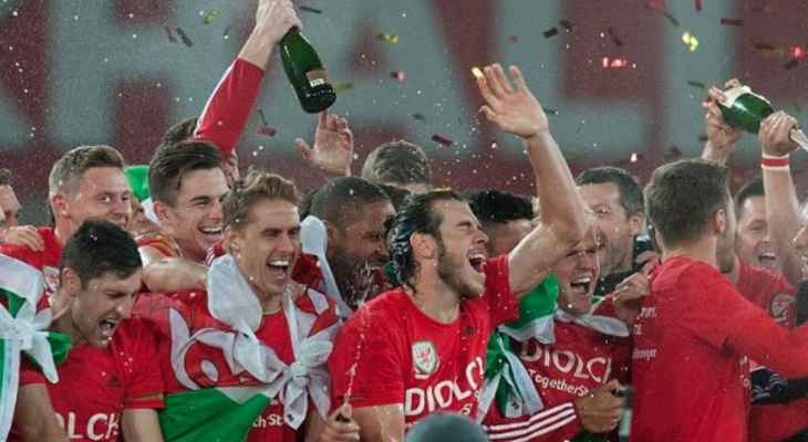 لاعبو ويلز يحتفلون بالوصول لكأس العالم بأغنية شاكيرا الشهيرة