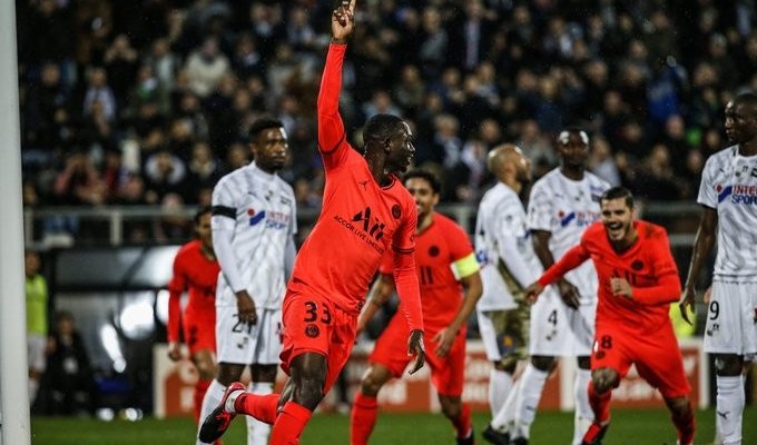 الدوري الفرنسي: اميان يتعادل مع باريس سان جيرمان في مباراة مجنونة