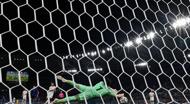 حارس سويسرا سومر عجز امام هجوم ايطاليا في يورو 2020 