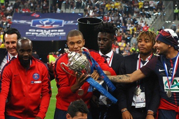  كيف علق كل من مبابي كافاني ونيمار على تحقيق لقب كأس فرنسا ؟ 