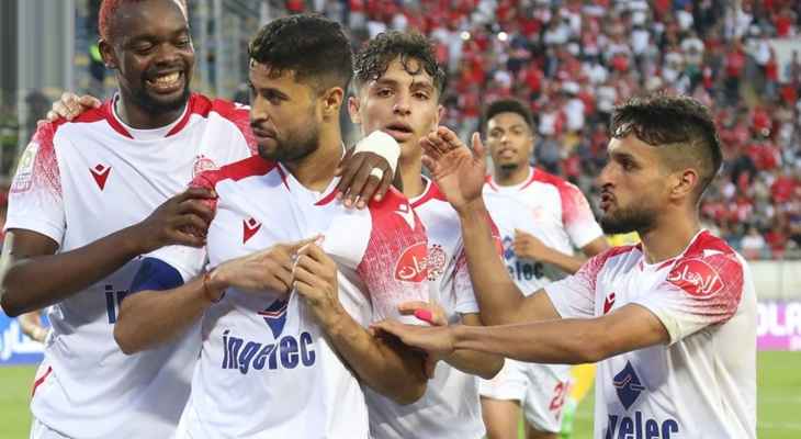 الوداد يستغل تعثر الرجاء ويقترب من لقب الدوري المغربي