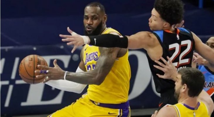 NBA: لوس أنجلوس ليكرز يتخطى اوكلاهوما سيتي وسط تألق ليبرون جايمس