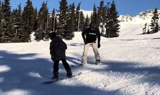 دايفيد بيكهام يتزلج مع إبنه