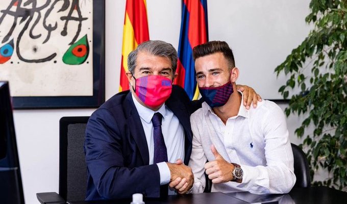برشلونة يعلن تمديد عقد جوهرته بولو