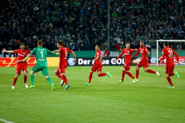 كأس المانيا:اينتراخت فرانكفورت يحجز مقعده في النهائي بفوزه على علادباخ