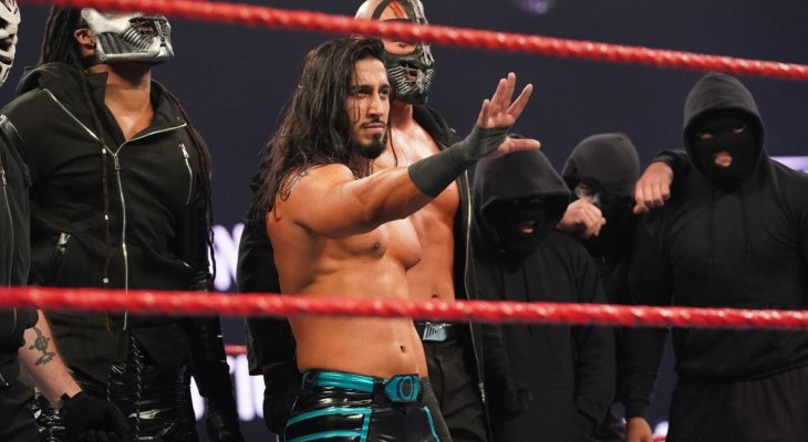 المصارع مصطفى علي معجب بتأثير النجم السعودي منصور في WWE