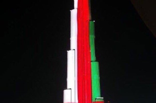 برج خليفة يتزين بعلم عُمان بعد الفوز بخليجي 23