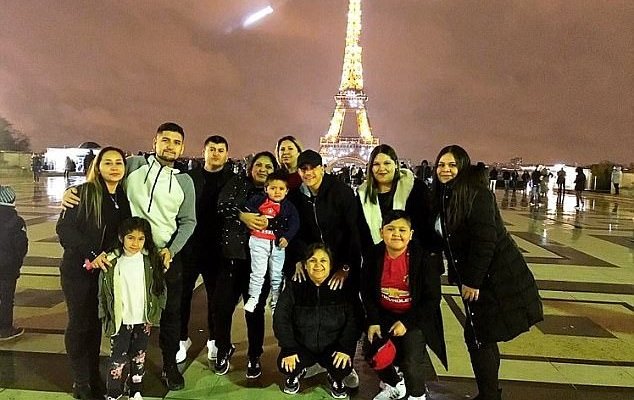 سانشيز يرسل عائلته الى باريس