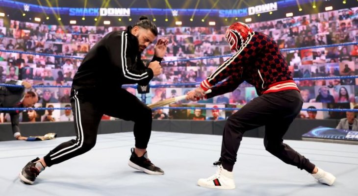 WWE: ميستيريو يصعد التحدي بوجه راينز وناكامورا يهزم كينغ كوربن