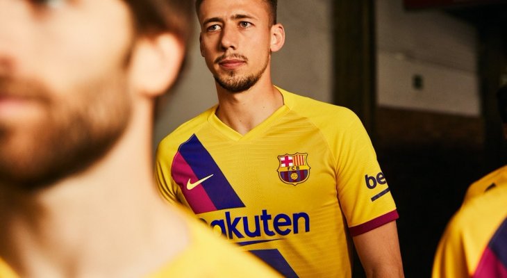 برشلونة يكشف عن قميصه الثاني للموسم المقبل