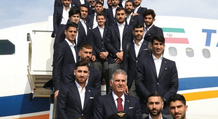 منتخب ايران في لقطة على درج الطائرة قبل خوض غمار كأس  اسيا 2019