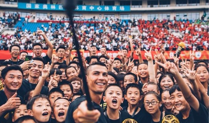 رونالدو يخلّد بصور زيارته إلى الصين