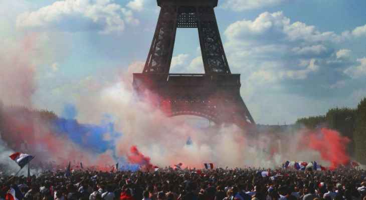 احتفالات جنونية في العاصمة الفرنسية ! 