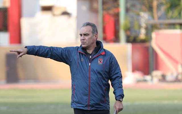 الأهلي المصري يُفكّر بإقالة مدرّبه مارتن لاسارتي