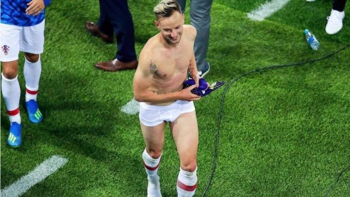 راكيتيتش يحتفل بطريقة غريبة بعد فوز كرواتيا 