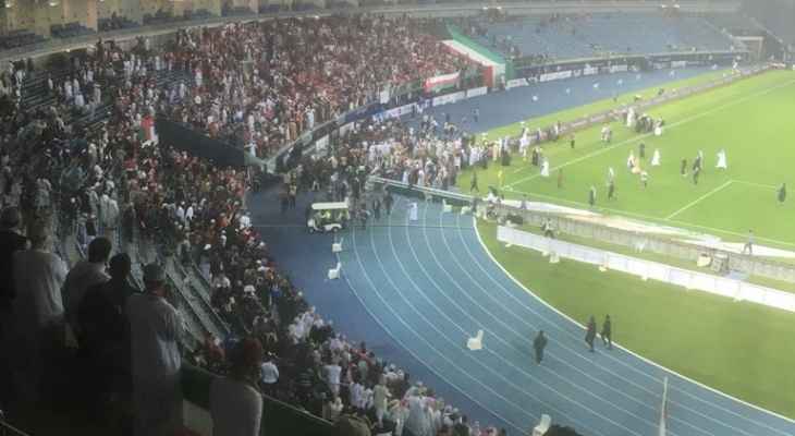سقوط عدد من جماهير عمان اثر انهيار حواجز ملعب جابر الدولي