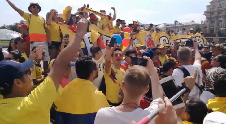فيديو : كأس العالم 2018 : الجماهير الكولومبية تقتحم الساحة الحمراء في موسكو