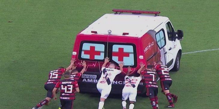 فيديو: مهمّة إنقاذ من نوع آخر في الدوري البرازيلي