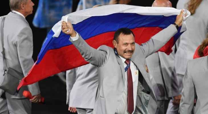 مواطن روسي يهدي شقة لرافع علم روسيا في البارالمبياد