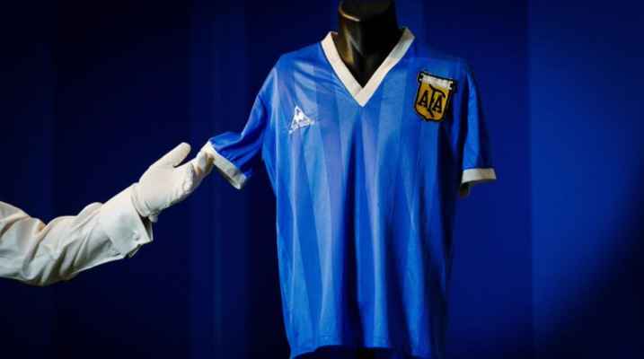 قميص مارادونا الاغلى في تاريخ كرة القدم