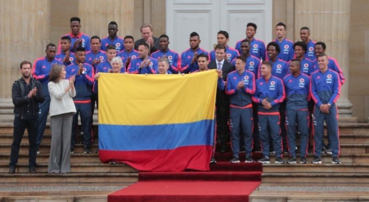 رئيس كولومبيا يستقبل بعثة منتخب بلاده إلى كأس العالم