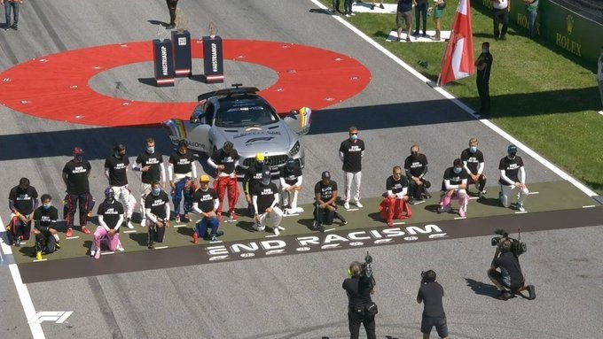 سائقو الفورمولا وان يكافحون العنصرية قبل انطلاق سباق النمسا