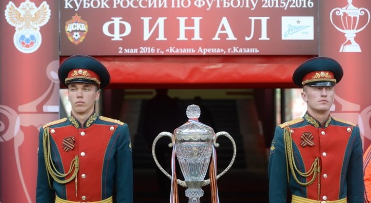 لحظة تحطم كأس روسيا على يد لاعبي زينيت 