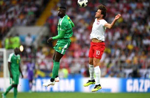 انتهاء الشوط الاول بتقدم السنغال 1 - 0 امام بولندا  